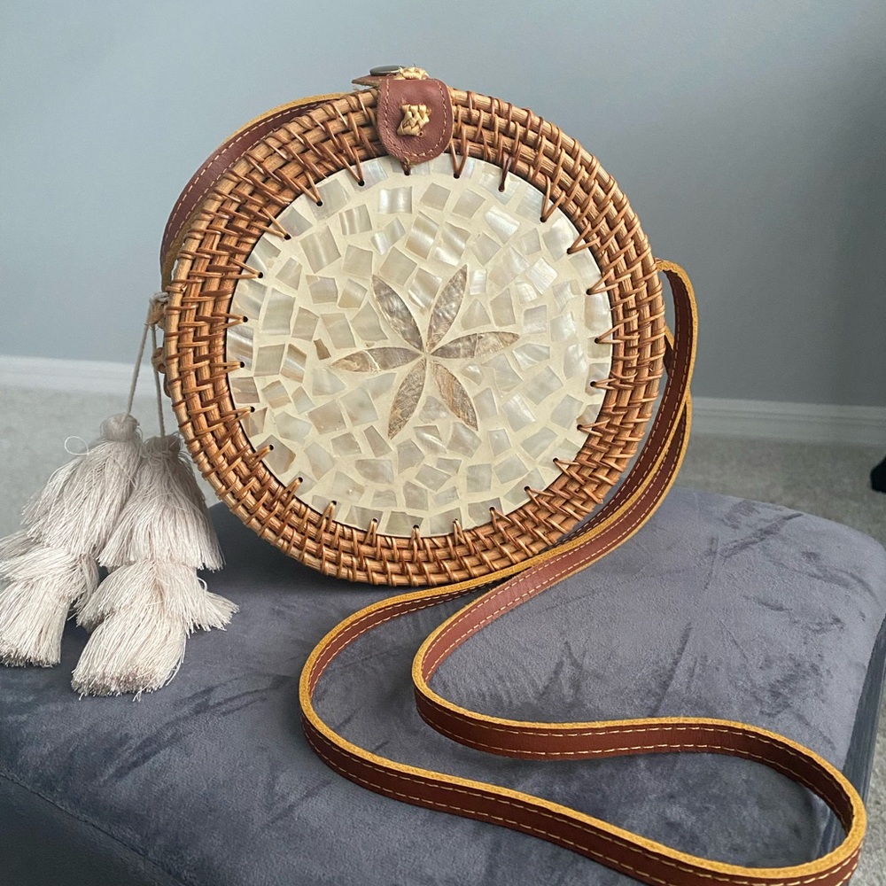 Boho beach round shell and wicker case crossbody purse